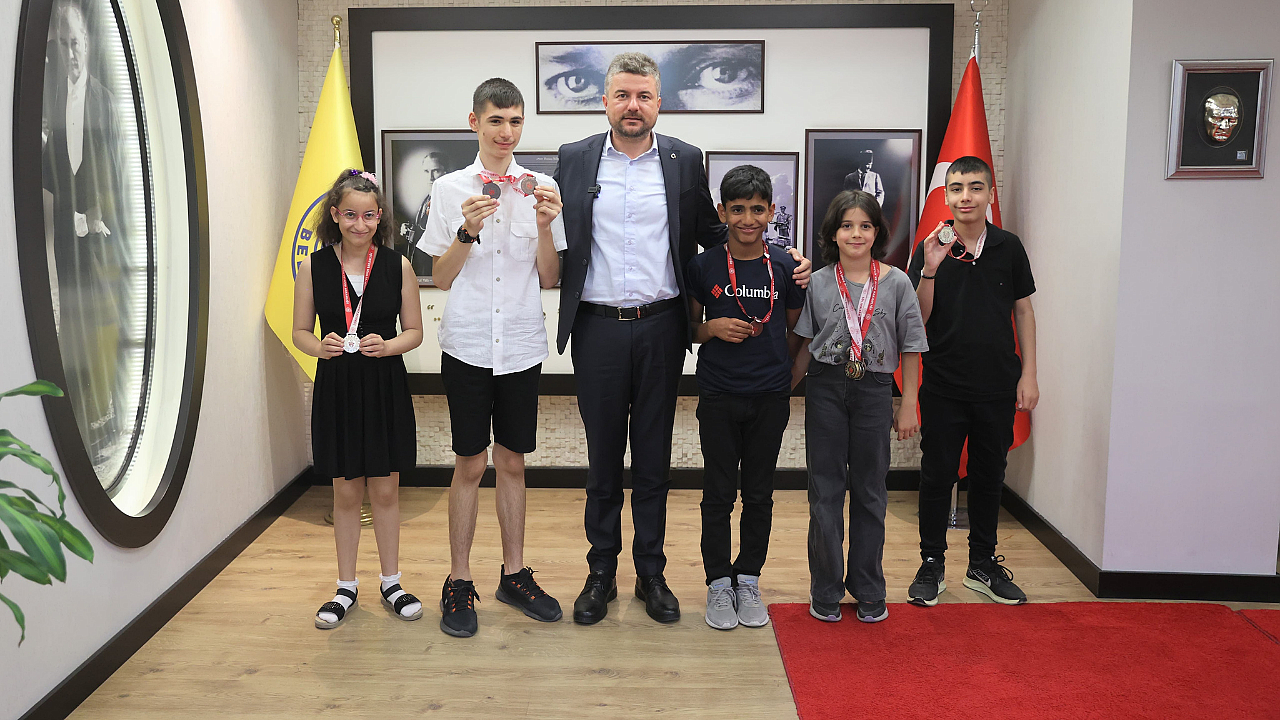 Buca’nın özel çocukları Başkan Duman’ı ziyaret etti