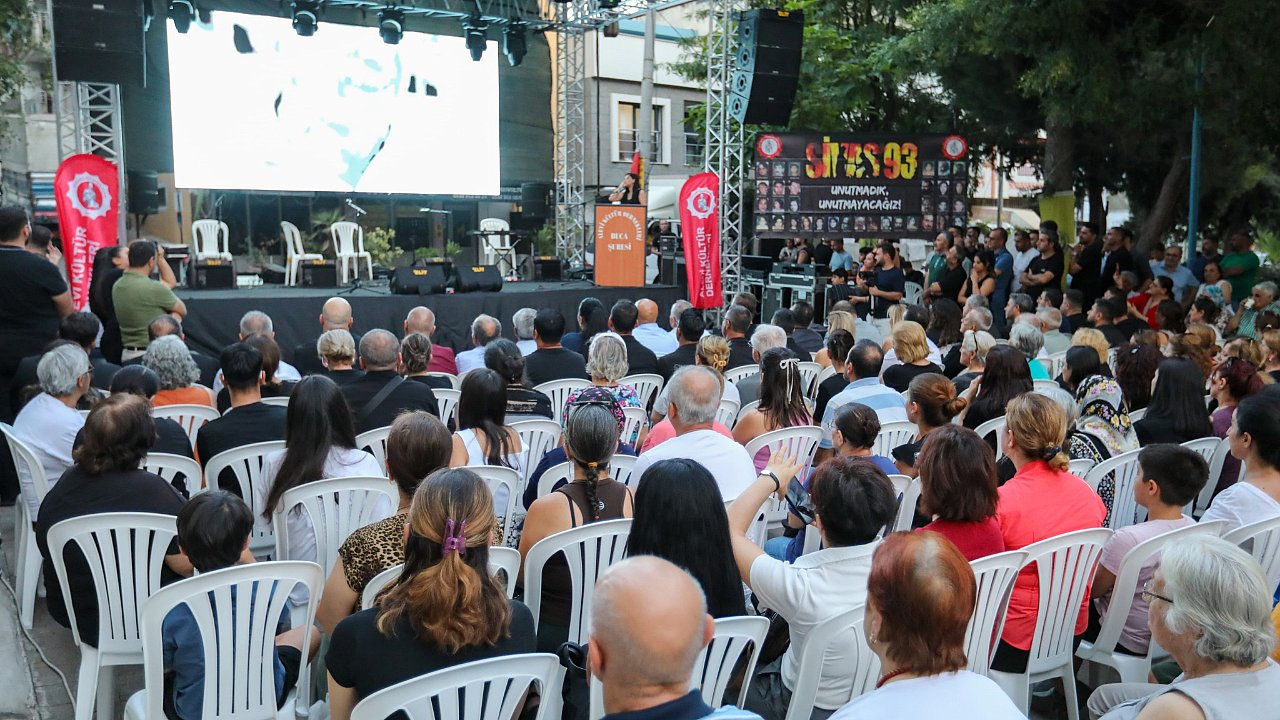 Buca’da 35 can için duygusal anma töreni