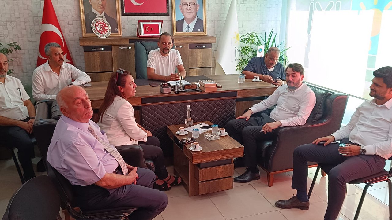 İYİ Parti İzmir İl Başkanlığı olarak, Genel Başkan Yardımcımız Cenk Özatıcı ile birlikte önce sokak röportajındaki sözleri nedeni ile tutuklu yargılanan Dilruba Kayserilioğlu’nu cezaevinde ziyaret edildi