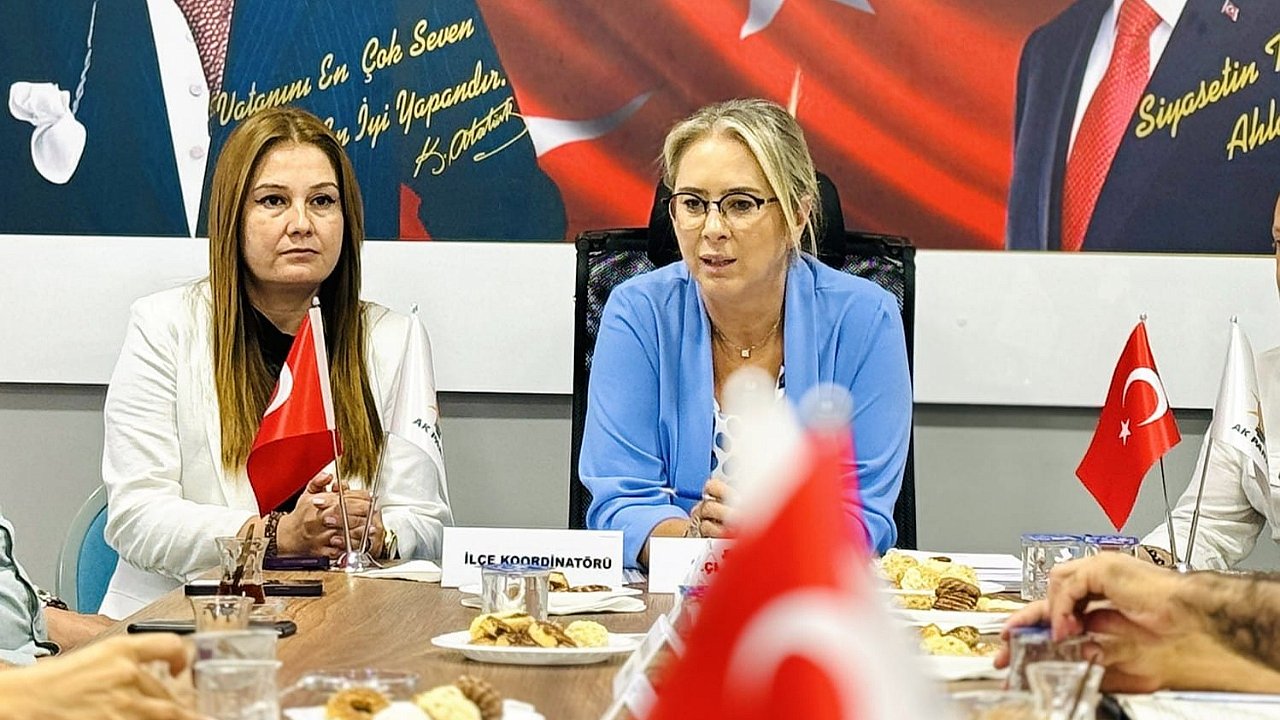 AK Partili Çankırı'dan, Özgür Özel'e İzmir Fuarında Protokol Çıkışı