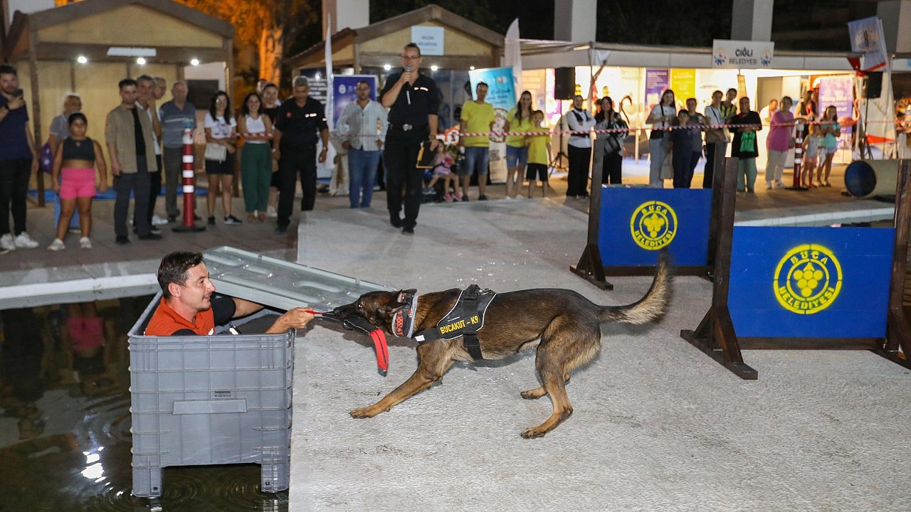 Buca'nın arama kurtarma köpeklerine büyük alkış