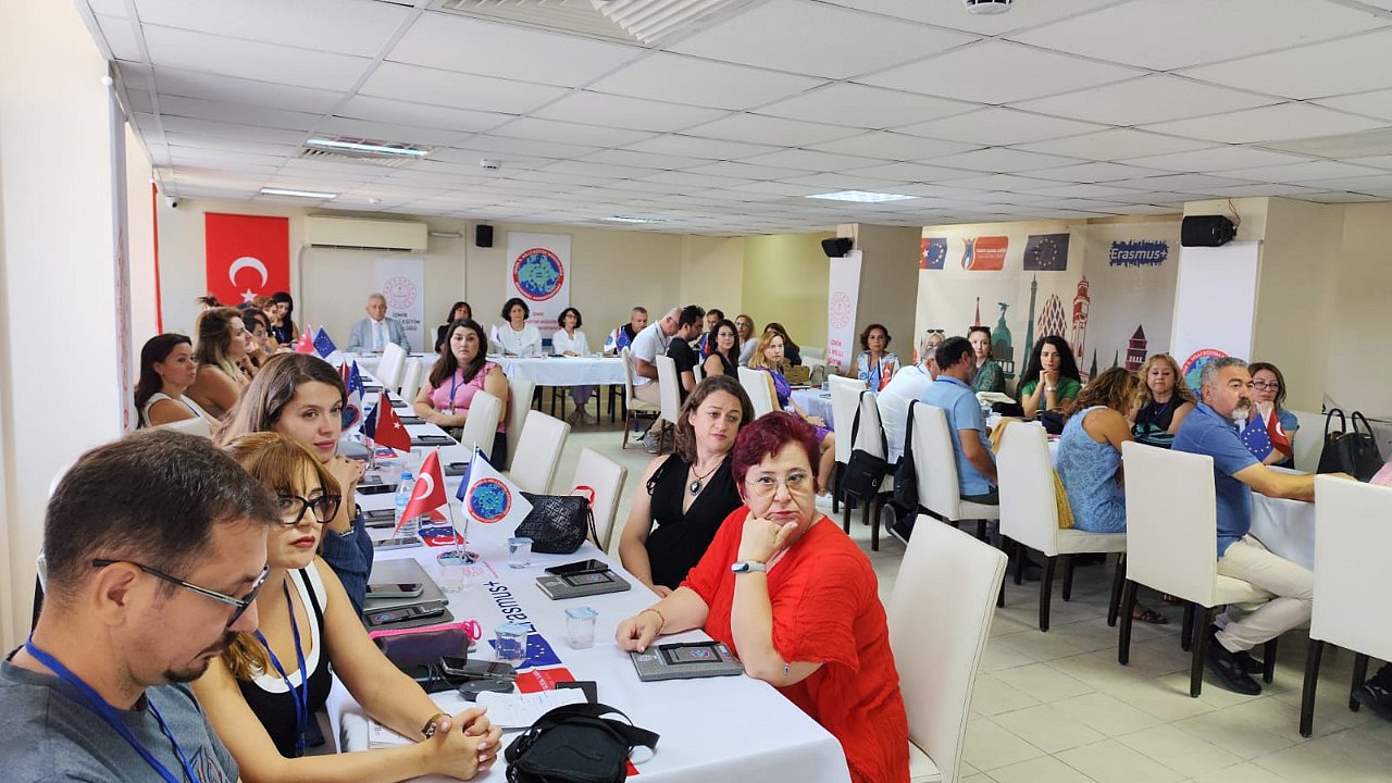 İzmir İl Milli Eğitim Müdürlüğü’nden Erasmus+ Deneyim Paylaşımı Çalıştayı