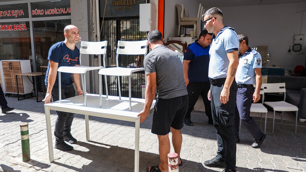 Karşıyaka’da zabıta ekiplerinden işgal denetimi