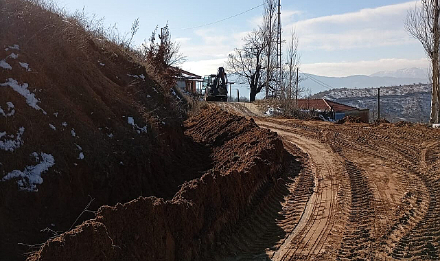 KİRAZ BELEDİYESİ FEN İŞLERİ EKİPLERİ MAVİDERE MAHALLESİ’NDE YOL ÇALIŞMALARINI SÜRDÜRDÜ
