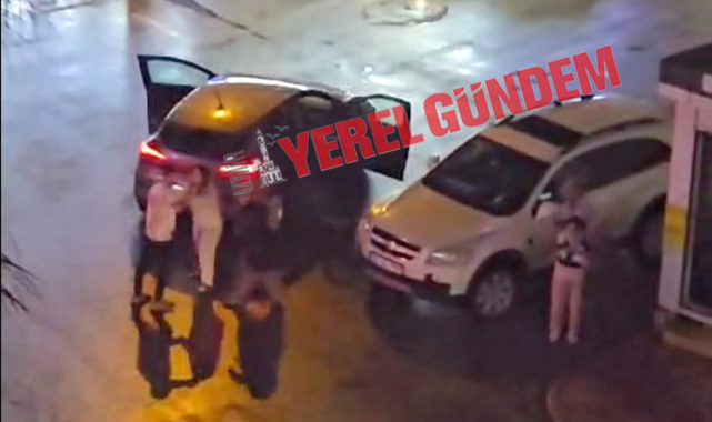 Torbalı ilçesinde dün gece yaşanan silahlı saldırıda 1 kişi hayatını kaybetti, 2 kişi ise yaralandı.