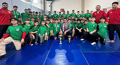 Bayraklı Belediyesi Güreş Takımı İzmir Şampiyonu