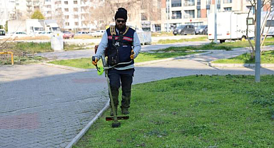 Bayraklı'da Parklara Kapsamlı Bakım