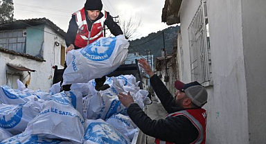 Binlerce Çuval Odun İhtiyacı Olanlara Dağıtılıyor