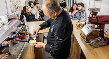 Kahvenin İnceliklerini İşin Uzmanından Öğreniyorlar