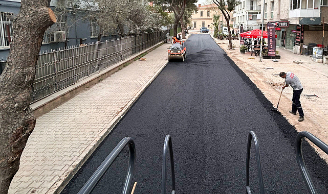Bornova'nın Gözde Sokağında Asfalt Çalışması