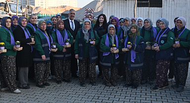 Büyükşehir ve Maski'den Kadın Çalışanlara Hediye