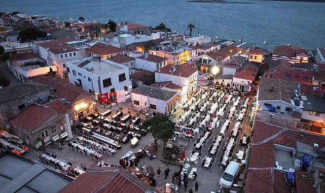 Cunda Adası'ndaki İftara Binler Katıldı