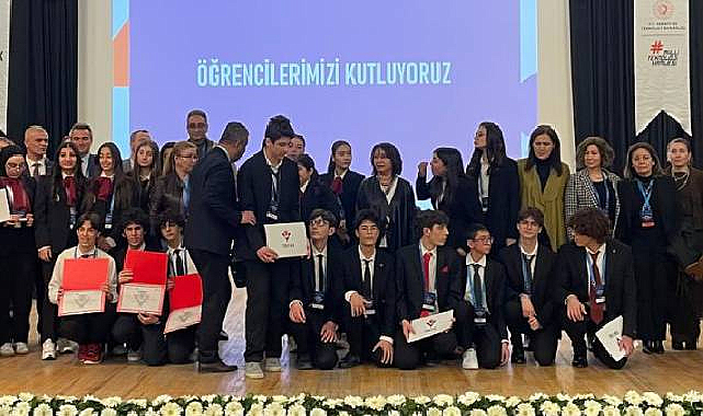 Nedim Uysal Öğrencileri Teknoloji Tasarımında Ege Birincisi
