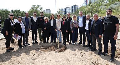 Karşıyaka'da Zeytin Fidanları Toprakla Buluştu
