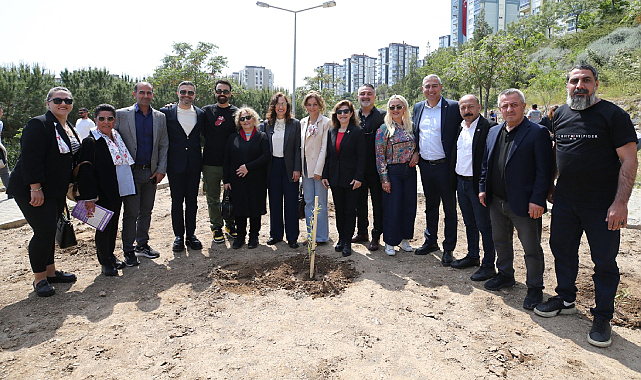 Karşıyaka'da Zeytin Fidanları Toprakla Buluştu