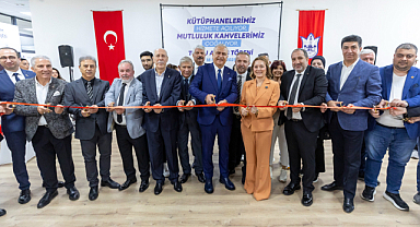 Konak'ta Kütüptane ve Mutuluk Kahvesi Açılışı