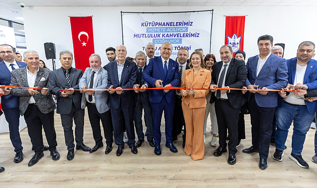 Konak'ta Kütüptane ve Mutuluk Kahvesi Açılışı
