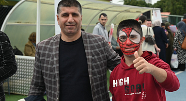 Manisa'da Özel Bireyler İçin Renkli Şenlik