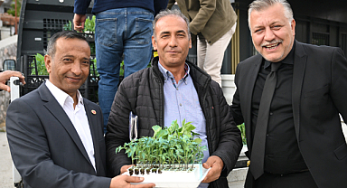 Bornova'da Üreticiyle 400 Bin Yazlık Fide