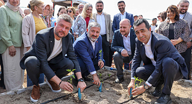 Buca'da Fideler Toprakla Buluştu