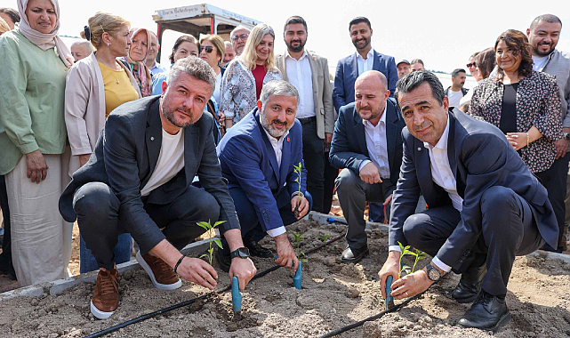 Buca'da Fideler Toprakla Buluştu