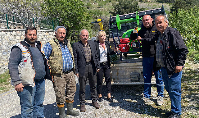 Güzelbahçe'de Çiftçiye İlaçlama Makinesi Hediyesi