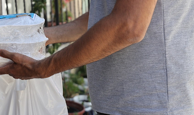 Konak'ta Bayram Dayanışması: Gönüllerden Sofralara