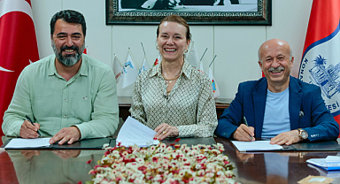 Konak'ta Greve Nokta Koyan İmzalar Atıldı