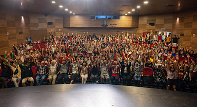 Manisa Büyükşehir'den İşitme Engellilere Özel Film Gösterimi