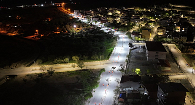 Manisa'da Mahalleli Talep Etti, Sokak Aydınlatıldı