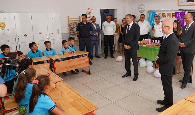 Ayvalık'ta Öğrencilerin Karne Heyecanı