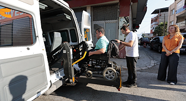 Başkan Mutlu Sınav Günü Engelli Genci Yalnız Bırakmadı