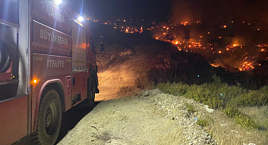 Manisa'dan İzmir'deki Yangınlara Söndürme Desteği