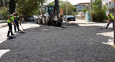 Bayraklı'daki 24 Mahallede Asfaltlama Çalışması