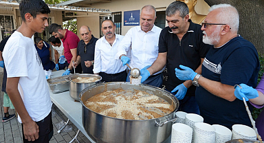 Gaziemir Belediyesi'nden Aşure İkramı