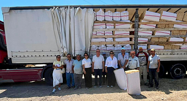 Urla Belediyesi'nden Zeytineli'nde 19 Ton Saman Desteği