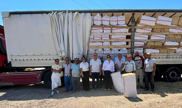 Urla Belediyesi'nden Zeytineli'nde 19 Ton Saman Desteği