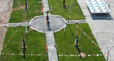 Dikili'de Ferdi Zeyrek Parkı Açıldı
