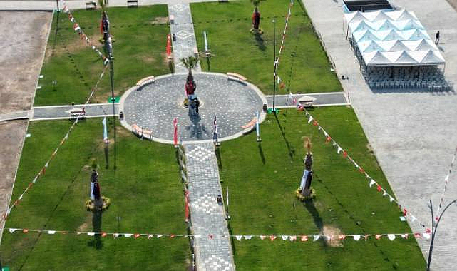 Dikili'de Ferdi Zeyrek Parkı Açıldı