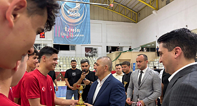 İzmir Ülkü Ocakları Basketbol Turnuvası'nda Final