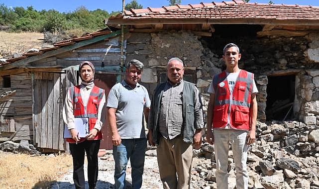 Manisa B.B.'den Sındırgı'daki Deprem Mağdurlarına Yardım Eli