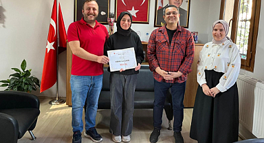 Bayındır Gençlik Merkezi Gönüllüsü Ödülünü Gazze'ye Gönderdi