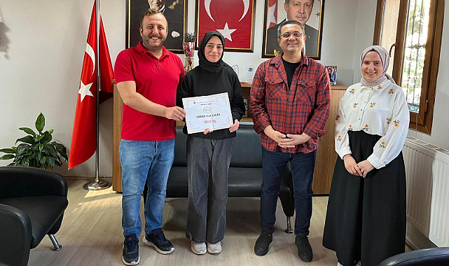 Bayındır Gençlik Merkezi Gönüllüsü Ödülünü Gazze'ye Gönderdi