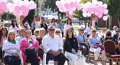 Çeşme'de Meme Kanseri Farkındalık Ayı Yürüyüşü