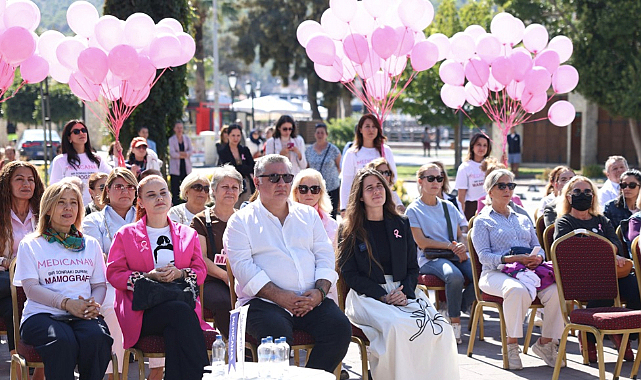 Çeşme'de Meme Kanseri Farkındalık Ayı Yürüyüşü