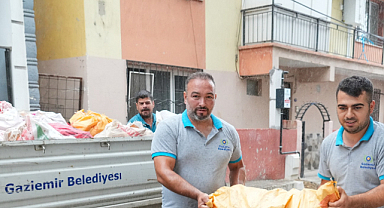 Gaziemir Belediyesi'nden Vatandaşlara Yakacak Odun Desteği