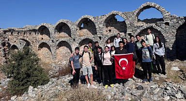 Gençlerden Filistin ve Doğu Türkistan'a Destek Yürüyüşü