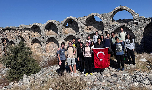 Gençlerden Filistin ve Doğu Türkistan'a Destek Yürüyüşü