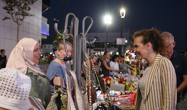 Karşıyaka 'El Emeği Gece Pazarı' Kadınlara Kazanç Kapısı Oldu