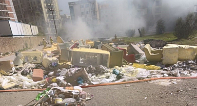 Karşıyaka Örnekköy'de Kablo ve Hurda Yangınına Hızlı Müdahale